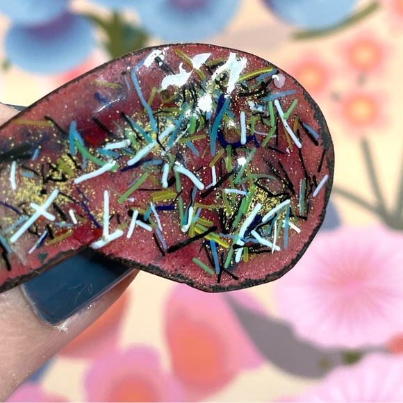 vintage enamel on copper quotation mark shaped brooch pink confetti - Picture 9 of 9